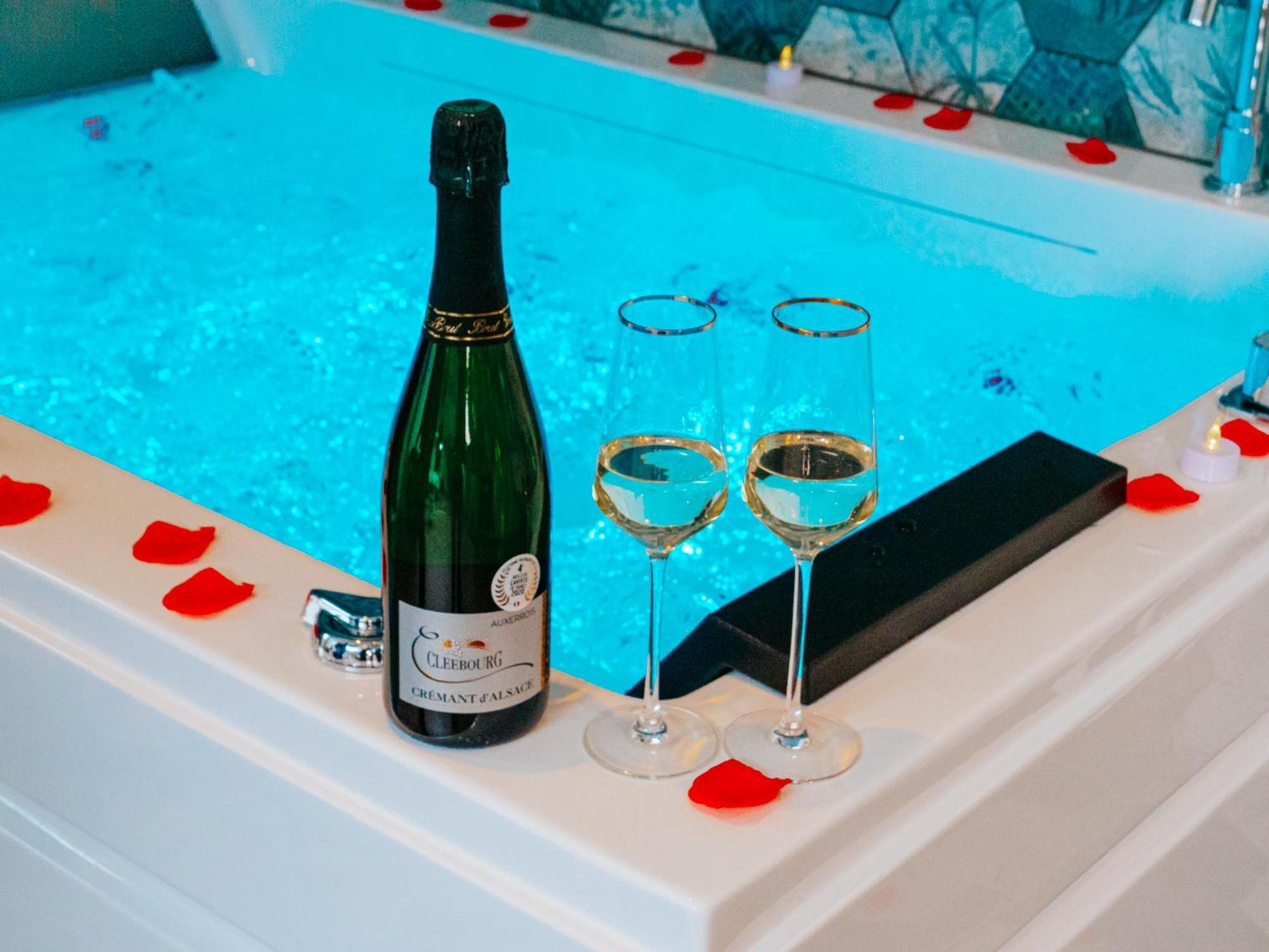 L'Oasis Tropicale, Jacuzzi, Love Room โรปเปนไฮม์ ภายนอก รูปภาพ