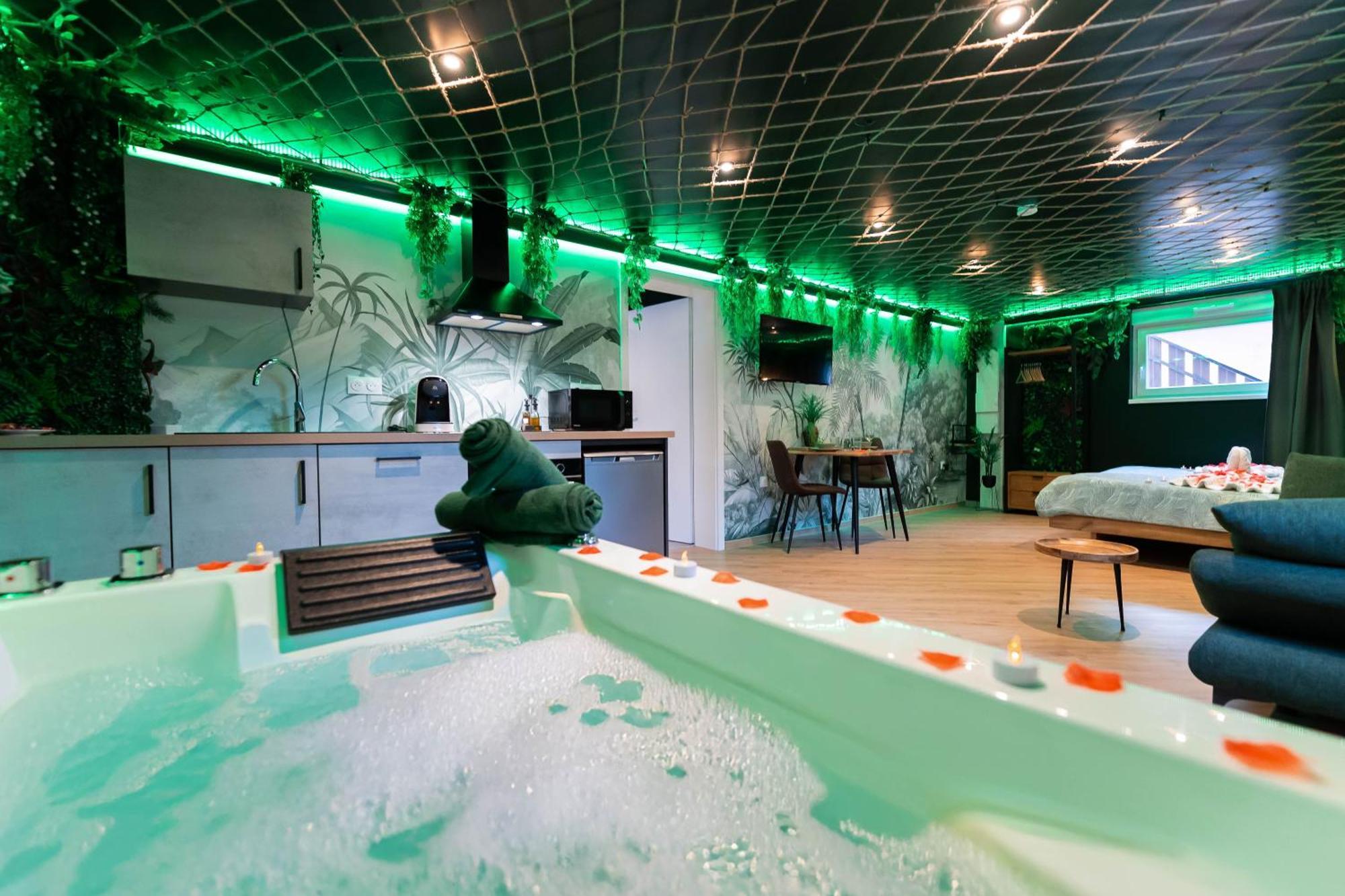 L'Oasis Tropicale, Jacuzzi, Love Room โรปเปนไฮม์ ภายนอก รูปภาพ